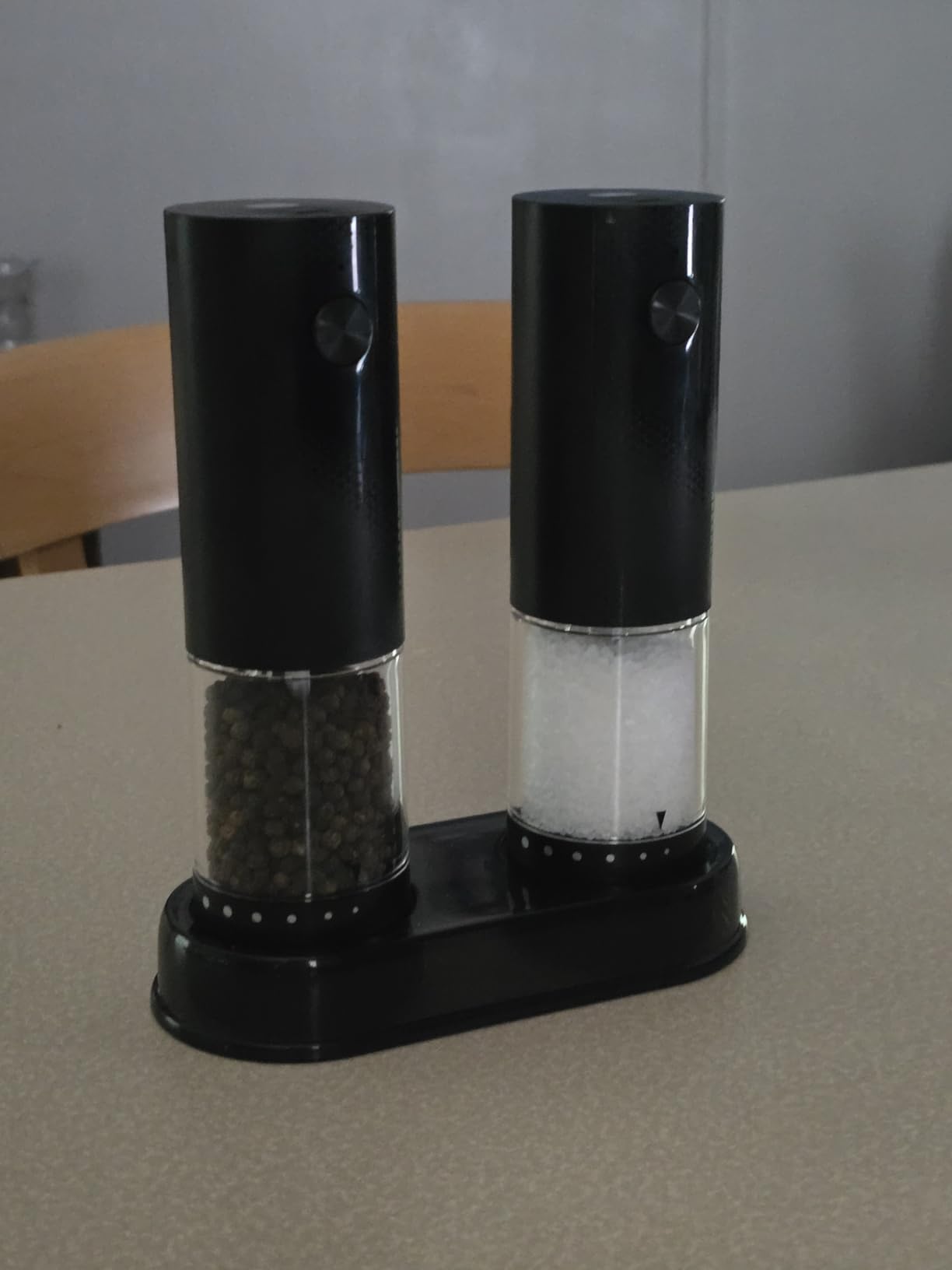 Electric Salt and Pepper Grinder Set - Rechargeable Automatic Salt and Pepper Shakers, Kitchen Appliances with External Adjustable Coarseness, Larger Hopper for Cooking, Home Gifts(2 Pack,Black/Black) customer photo 1