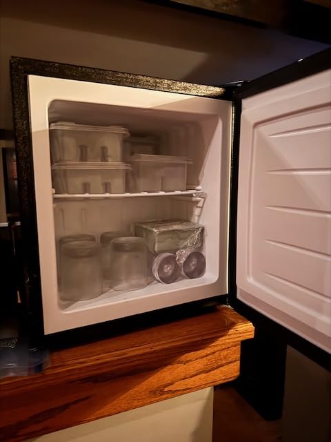 Antarctic Star 6.0 Cu.ft Upright Freezer, Small Stand Up Freezer with Adjustable Thermostat, Removable Glass Shelves, for Bedroom/Home/Dorms,White customer photo 1
