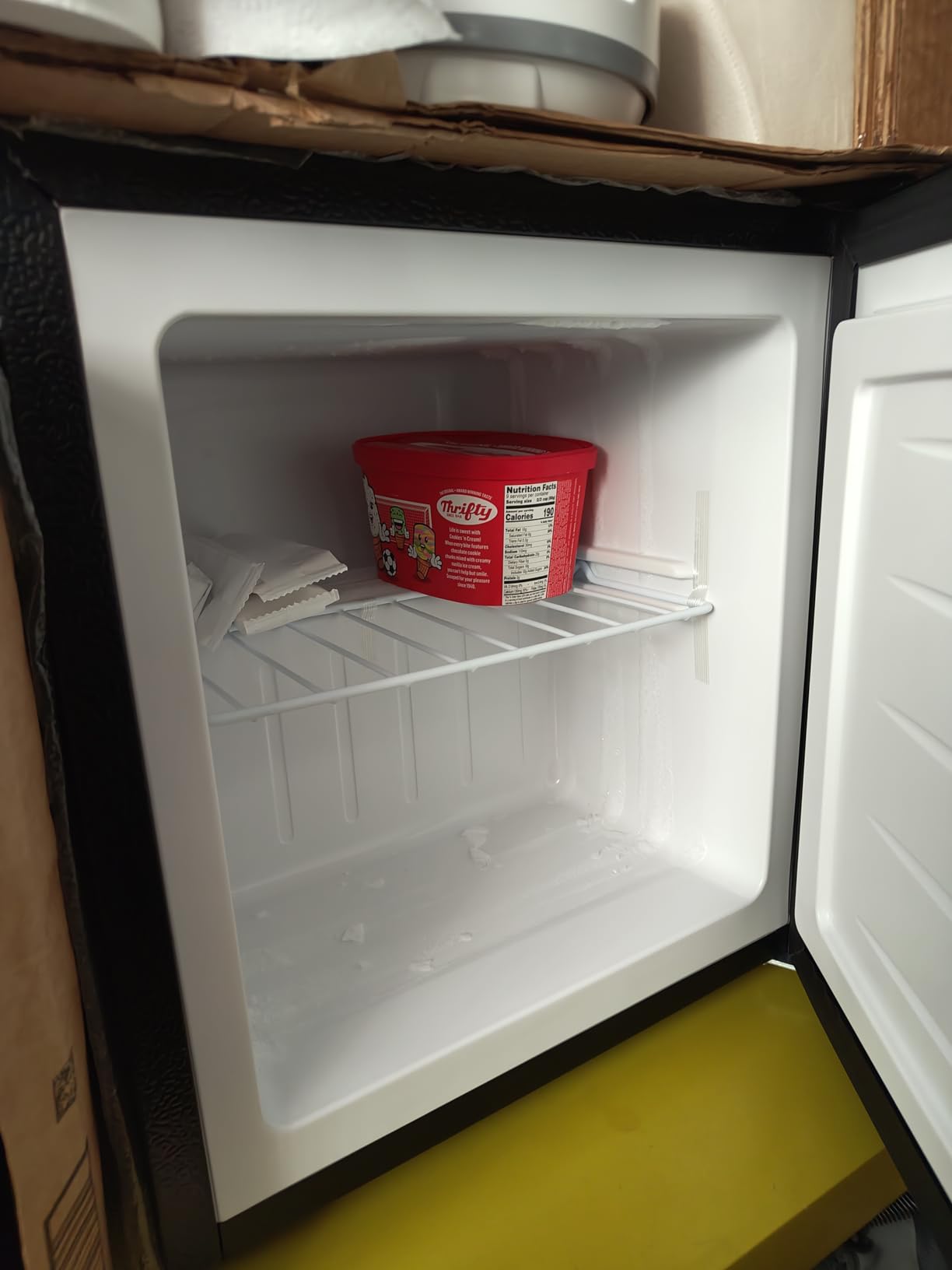 Antarctic Star 6.0 Cu.ft Upright Freezer, Small Stand Up Freezer with Adjustable Thermostat, Removable Glass Shelves, for Bedroom/Home/Dorms,White customer photo 2