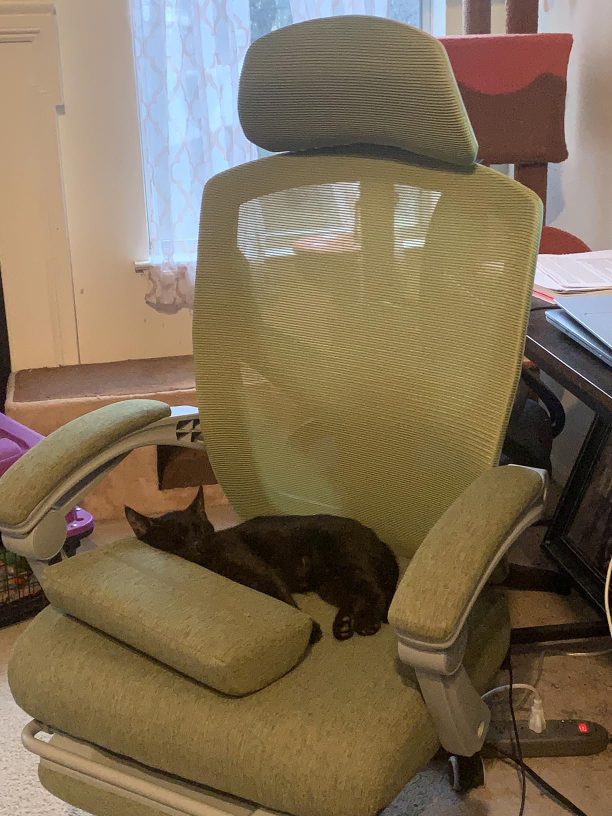 Sweetcrispy Office Computer Desk Chair with Footrest, Ergonomic High-Back Mesh Rolling Work Swivel Chairs with Wheels, Comfortable Lumbar Support, Comfy Arms for Home, Bedroom, Study, Student, Light Grey customer photo 2