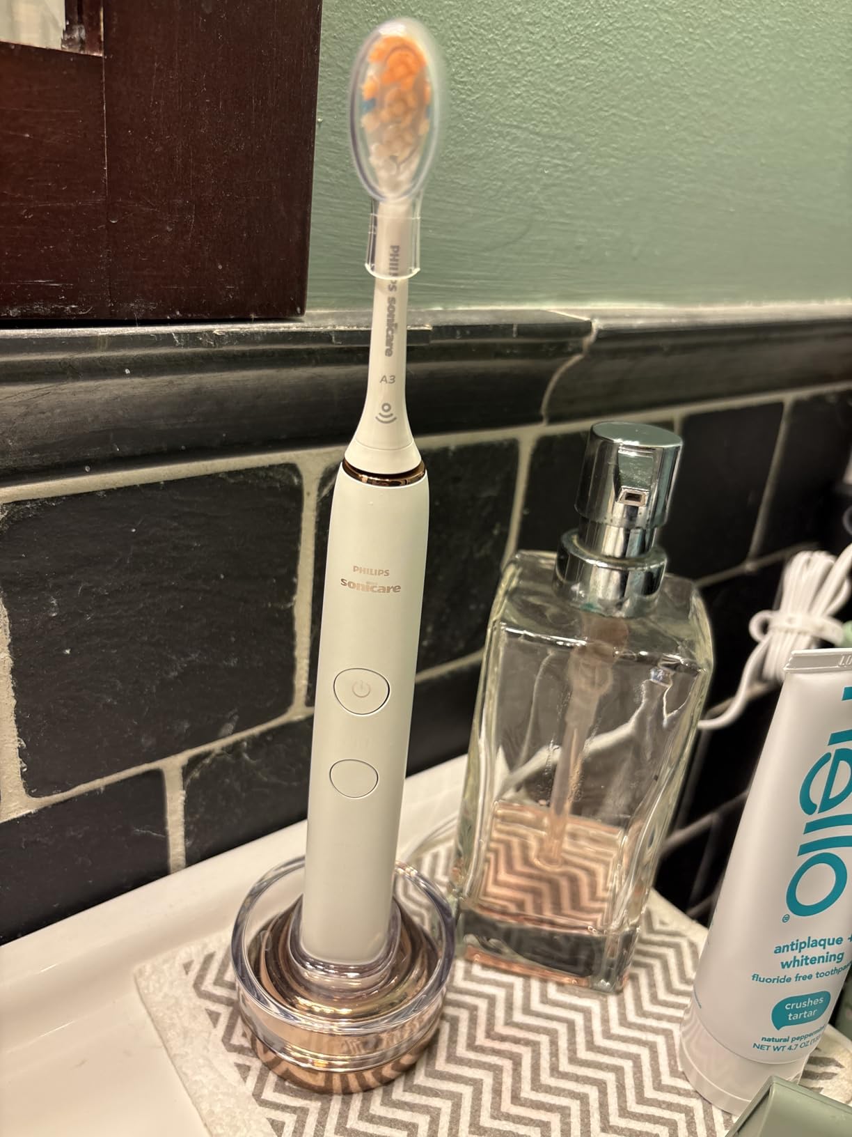 Philips Sonicare DiamondClean 9000 Electric Toothbrush - App, Pressure Sensor, 12 Brushing Settings, USB Charging Case, Black & Rose Gold, 2-Pack customer photo 2