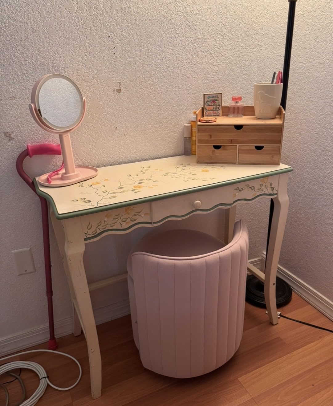 Vanity Chair with Storage, 360° Swivel Velvet Makeup Stool with Wave Backrest, Modern Round Upholstered Closet Stool, No Assembly for Bedroom, Dressing Room & Living Room, White customer photo 1