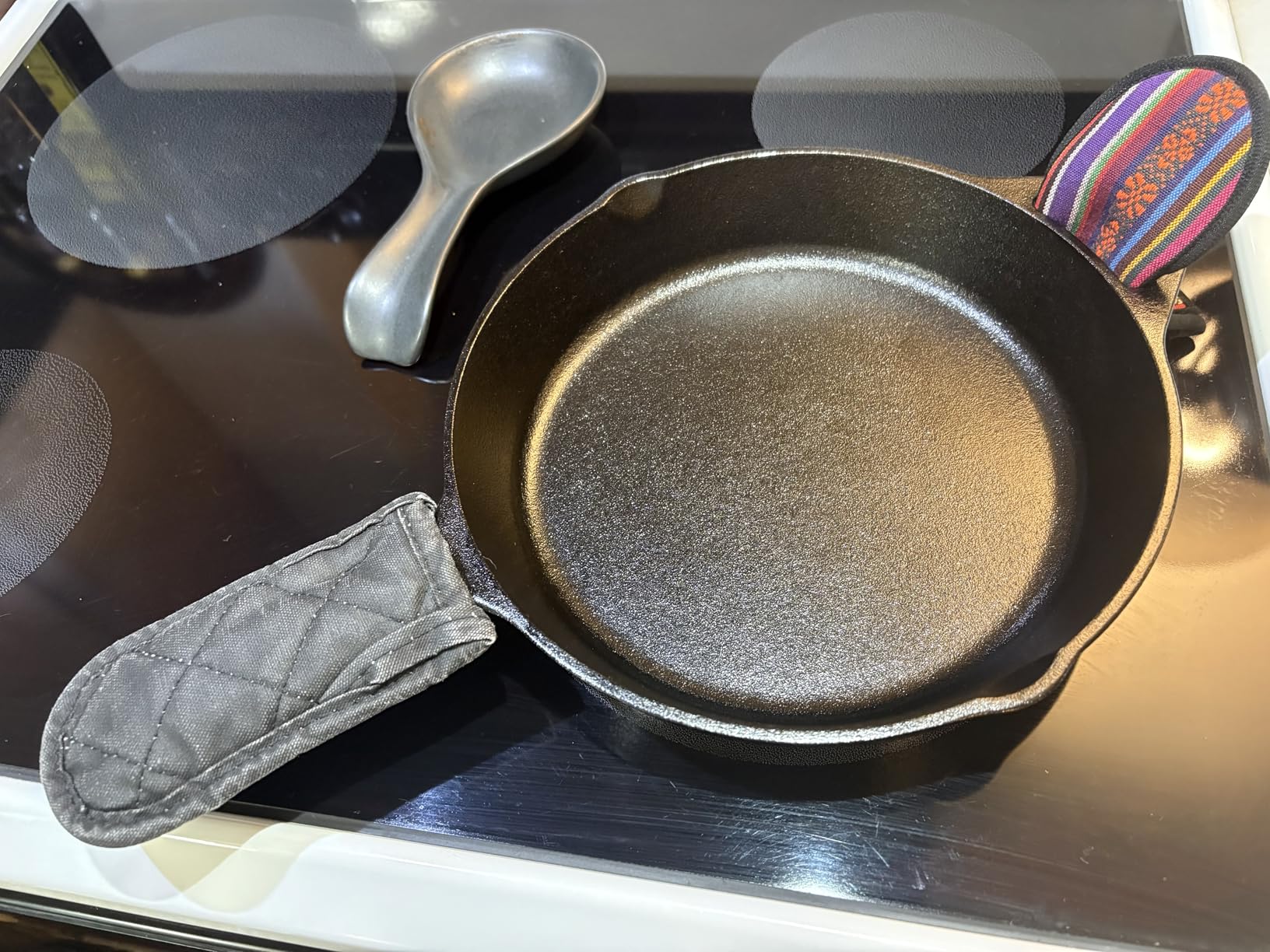 Lodge 12 Inch Cast Iron Skillet - Pre-Seasoned Frying Pan with Teardrop Handle - Oven, Stovetop, Grill & Campfire Use - Made in USA - Non-Toxic, Even-Heating Cookware - 250th Anniversary Logo customer photo 1