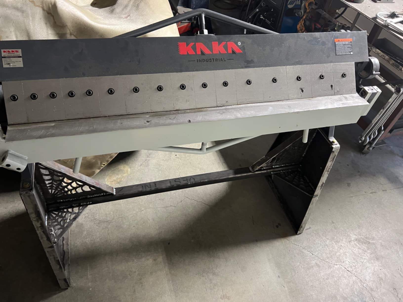 KAKA INDUSTRIAL Box and Pan Brake with A Type Stand, 48-Inch 16 Gauge(0.06 Inch) Metal Brake, Mild Steel Capacity Pan and Box Brake, Bending Brake with 16 Fingers, 1-135 Degree Adjustable W-4816Z customer photo 1