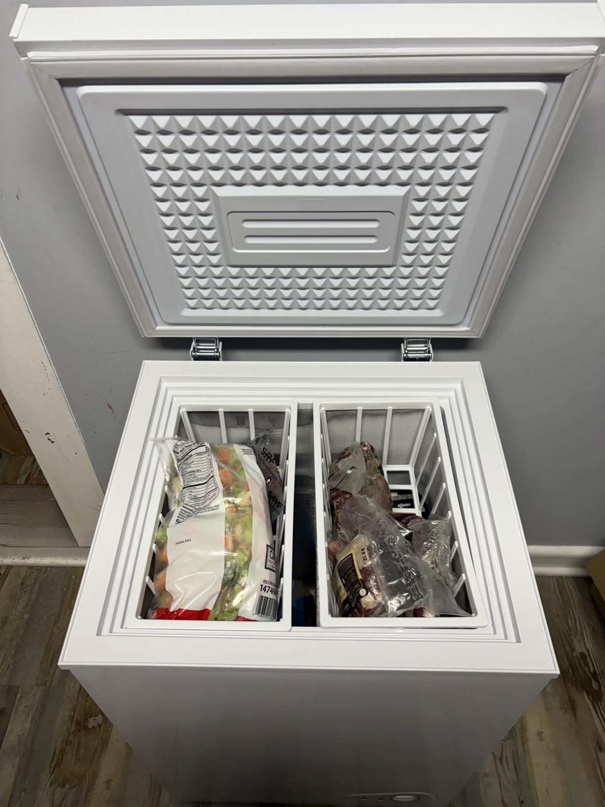 Large Chest Freezer, 10 Cu.Ft Commercial Deep Freezer with 8 Level Adjustable Temperature(-11.2°F to 10.4°F), Energy Saving Freezer with Removable Basket, Universal Wheels, White customer photo 1