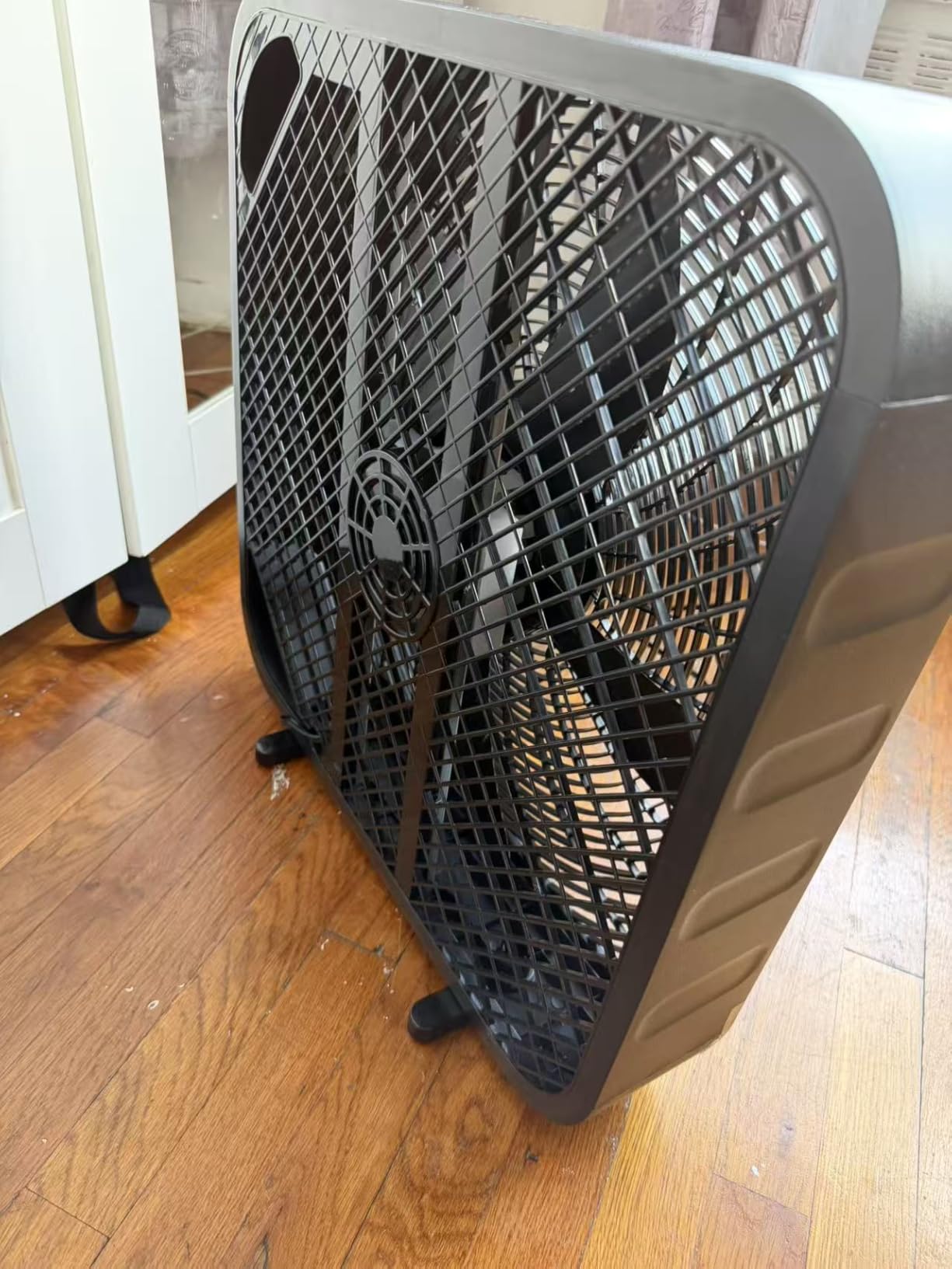 PELONIS 20 Inch Box Fan - 3 Speeds, 25ft/s, 2026 Upgraded, Superior Air Throw (2295 CFM), Lightweight, 5 Blades, Floor Fan for Bedroom, Office, Living Room, Garage customer photo 2