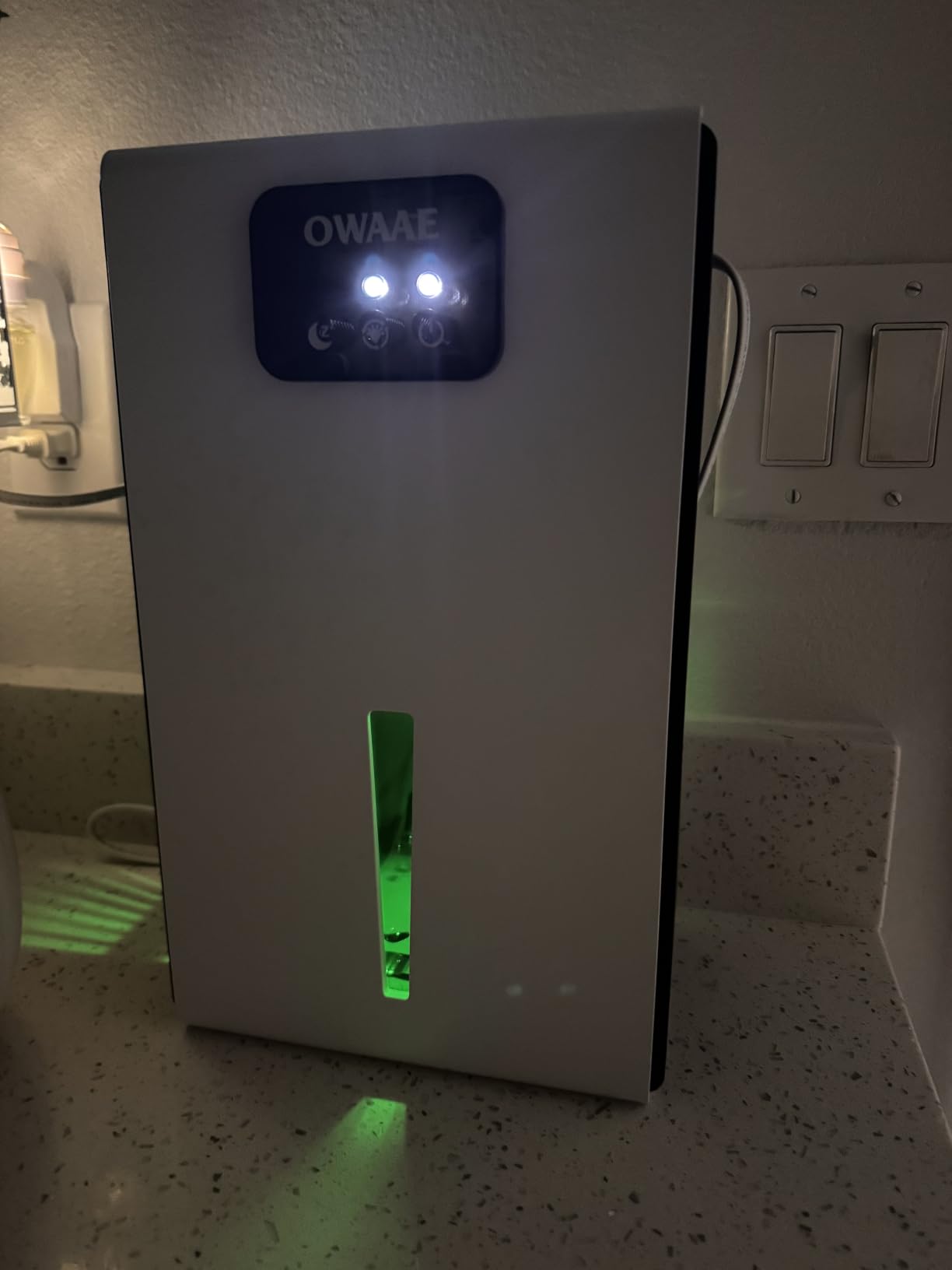 Dehumidifier, 1000 sq.ft Quiet Dehumidifiers for Home Bedroom Bathroom Basement with 95oz Water Tank, Sleep Mode, Auto Shut-Off 7 Colors LED Light, White customer photo 2
