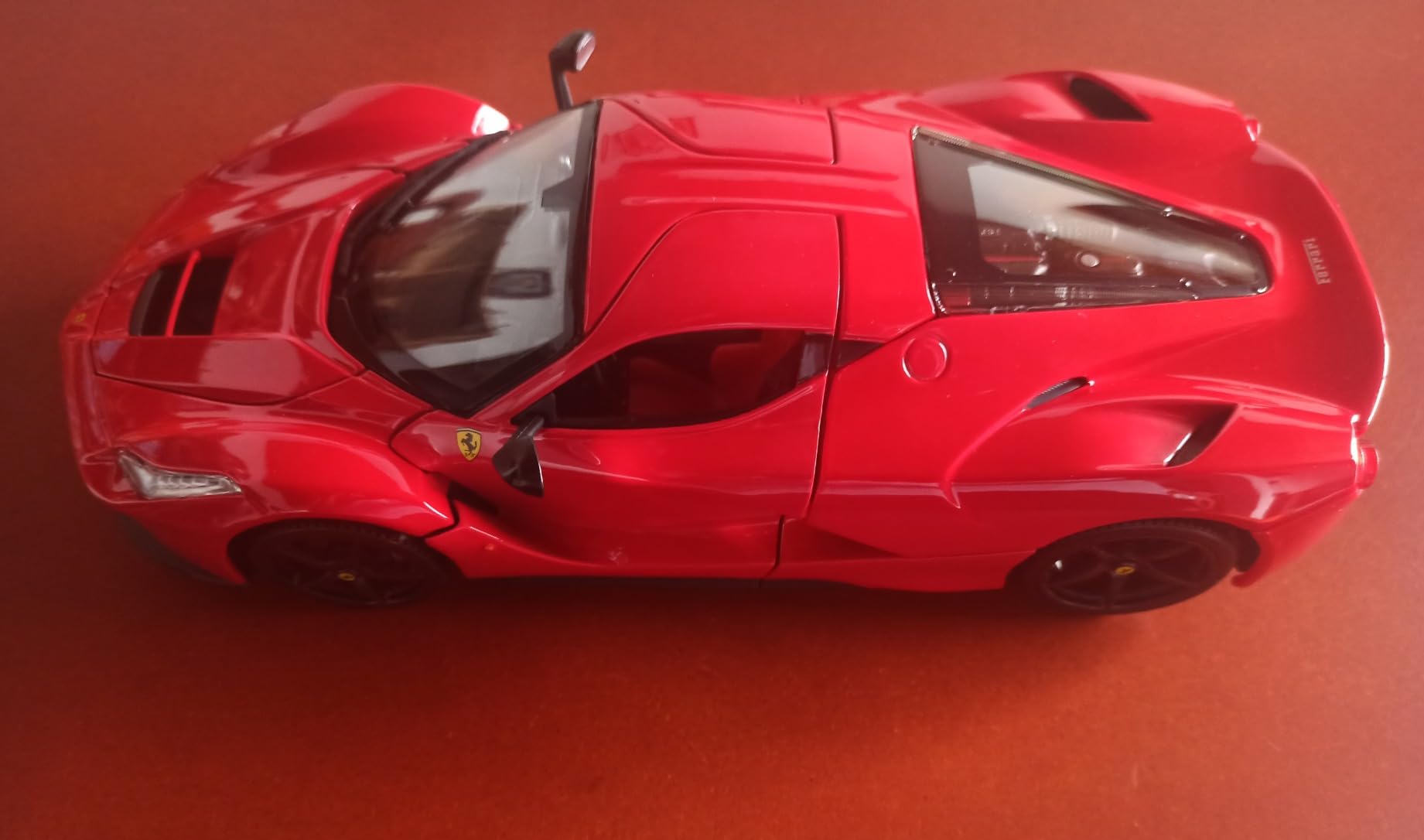 Bburago 1:18 Scale Ferrari Race and Play LaFerrari Diecast Vehicle (Colors May Vary) customer photo 2
