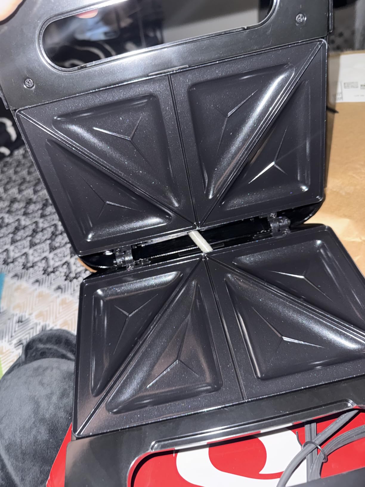 OVENTE Electric Sandwich Maker with Non-Stick Plates, Indicator Lights, Cool Touch Handle, Easy to Clean and Store, Perfect for Cooking Breakfast, Grilled Cheese, Tuna Melts and Snacks, Black GPS401B customer photo 1