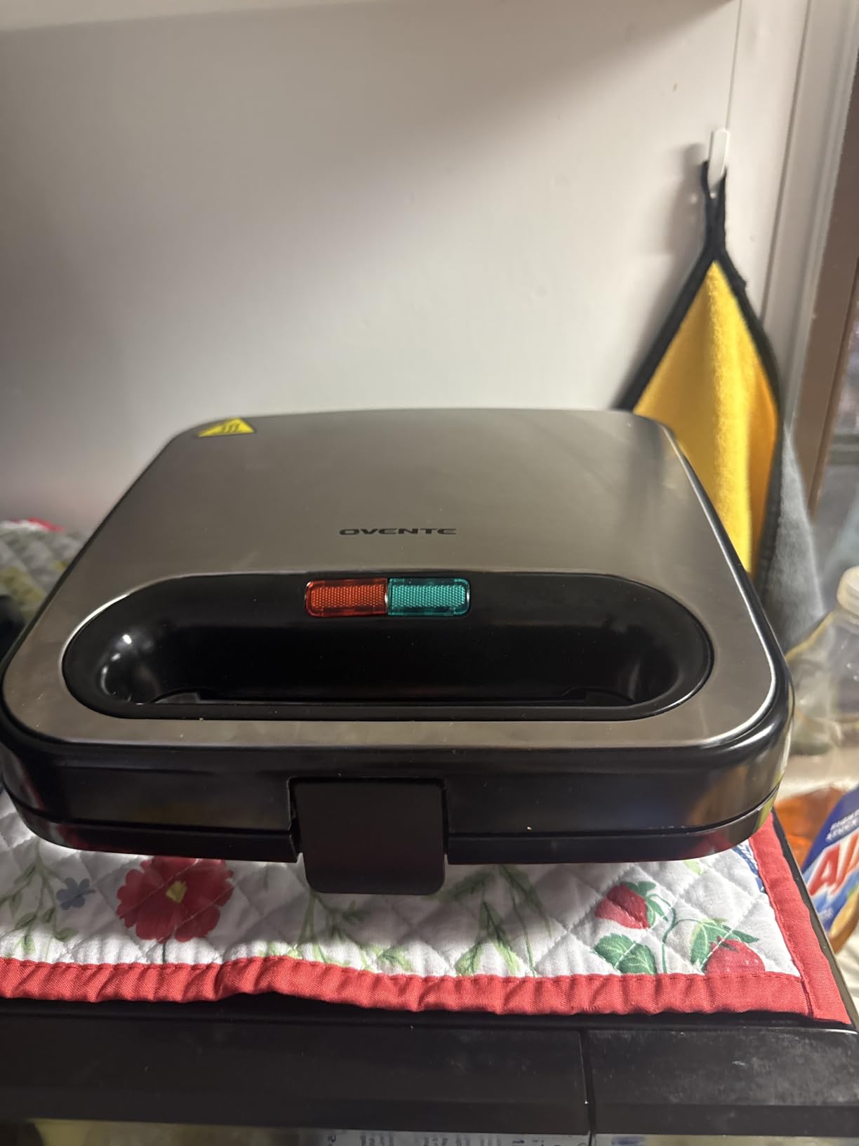 OVENTE Electric Sandwich Maker with Non-Stick Plates, Indicator Lights, Cool Touch Handle, Easy to Clean and Store, Perfect for Cooking Breakfast, Grilled Cheese, Tuna Melts and Snacks, Black GPS401B customer photo 2