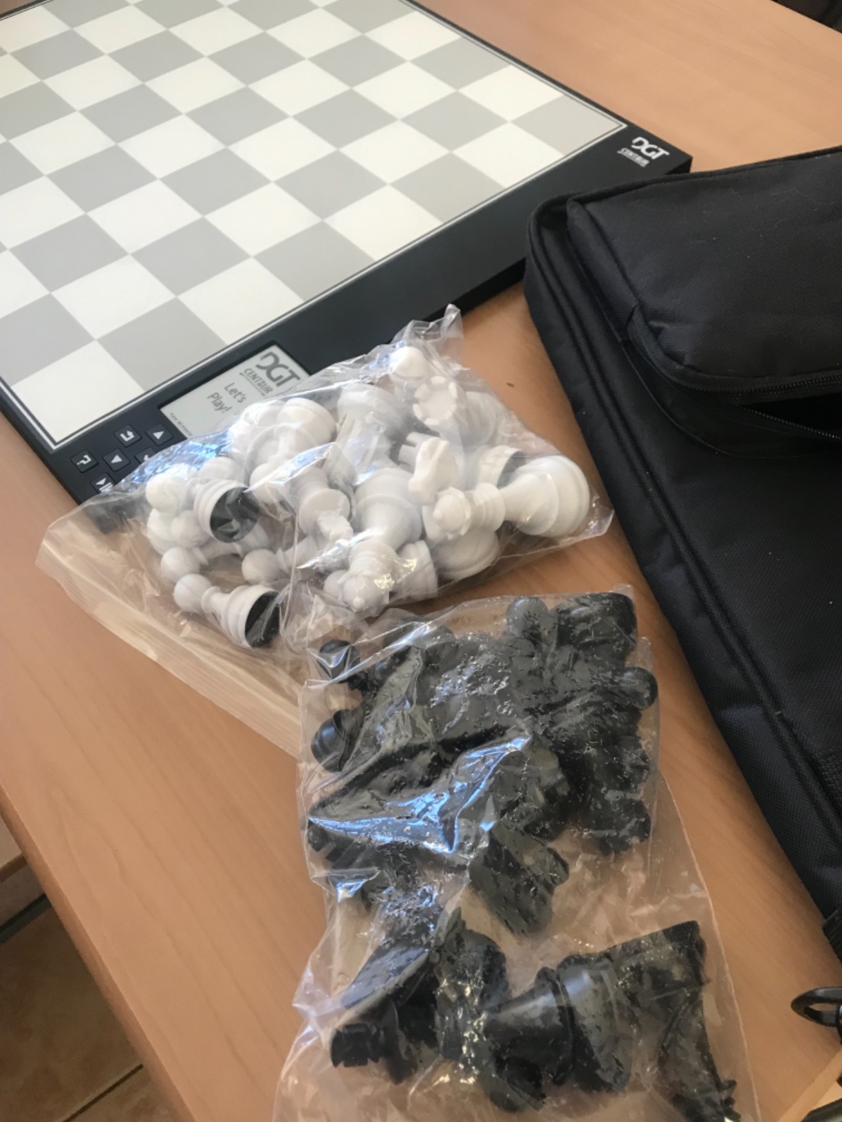 DGT Centaur + Bag - NEW Revolutionary Chess Computer - Digital Electronic Chess Set customer photo 2