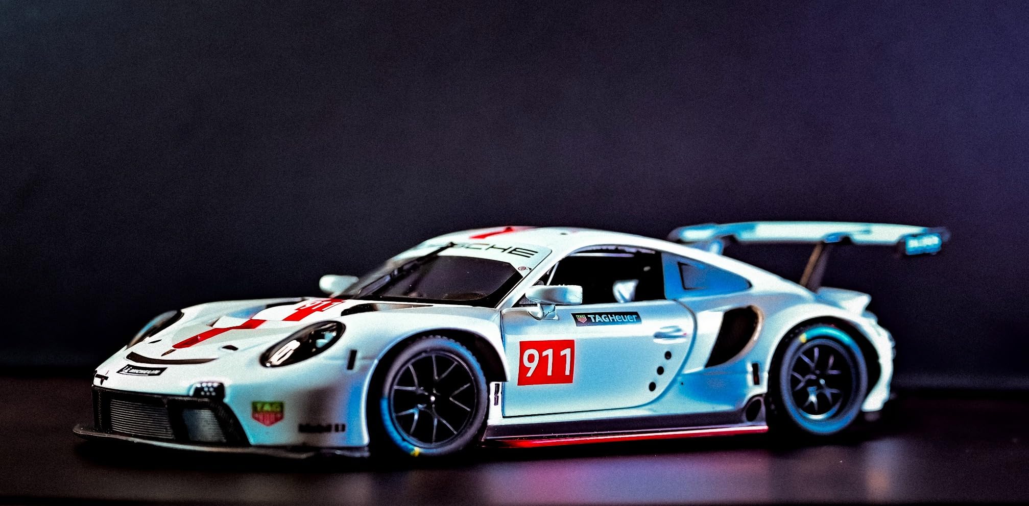 Bburago Porsche 911 RSR GT 1:24 Scale Die-Cast Collectible Car customer photo 2