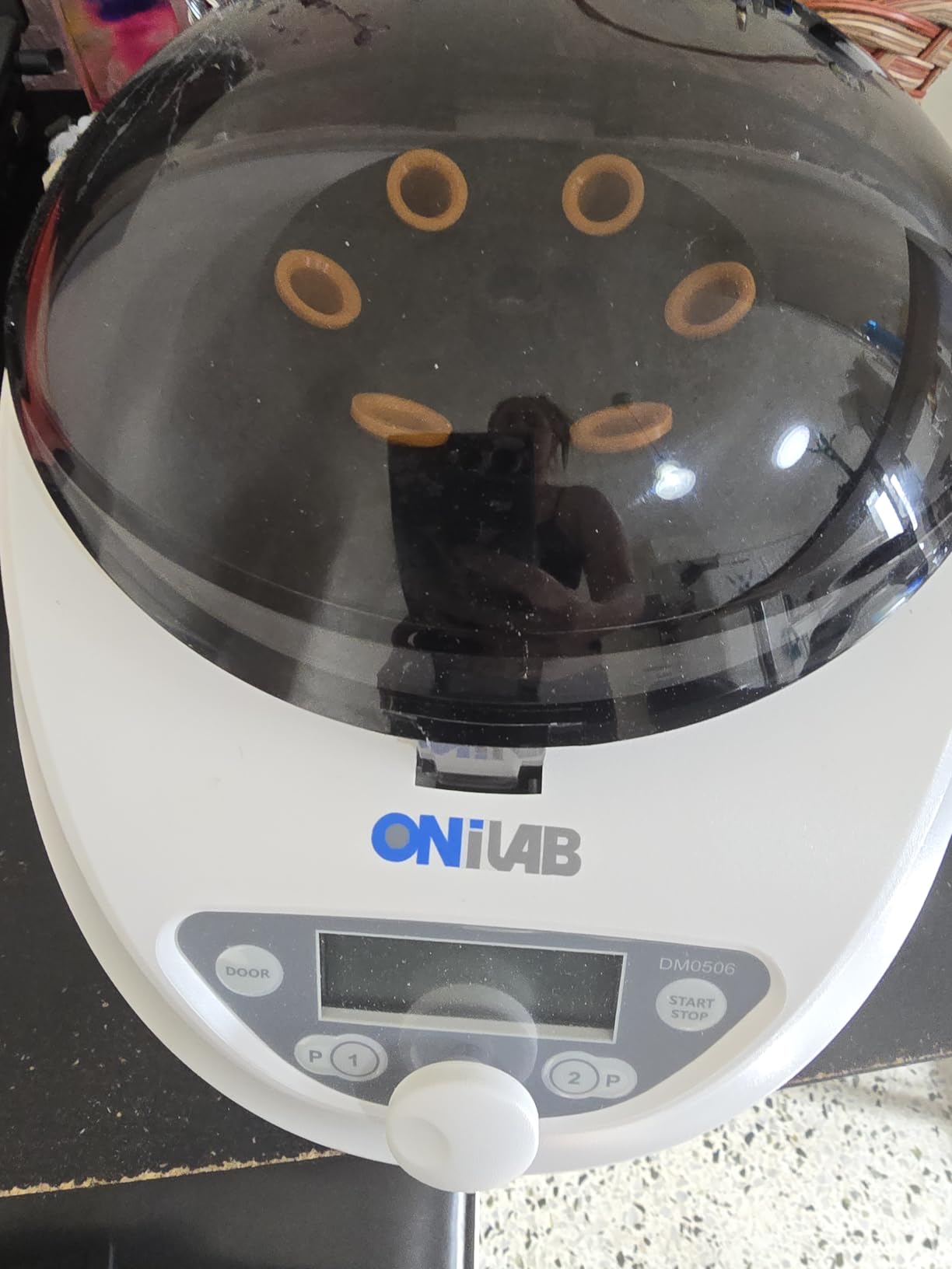 ONiLAB Lab Benchtop Centrifuge Machine 6x50mL, 6X 15mL/10mL/7mL/1.5-5ml, Digital Desktop Lab Centrifuge, Timer 30sec-99min, Speed 300-4000rpm(Max. 1800xg) customer photo 1