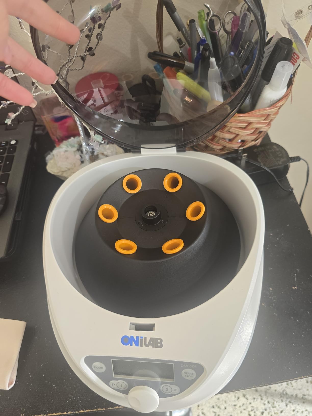 ONiLAB Lab Benchtop Centrifuge Machine 6x50mL, 6X 15mL/10mL/7mL/1.5-5ml, Digital Desktop Lab Centrifuge, Timer 30sec-99min, Speed 300-4000rpm(Max. 1800xg) customer photo 2