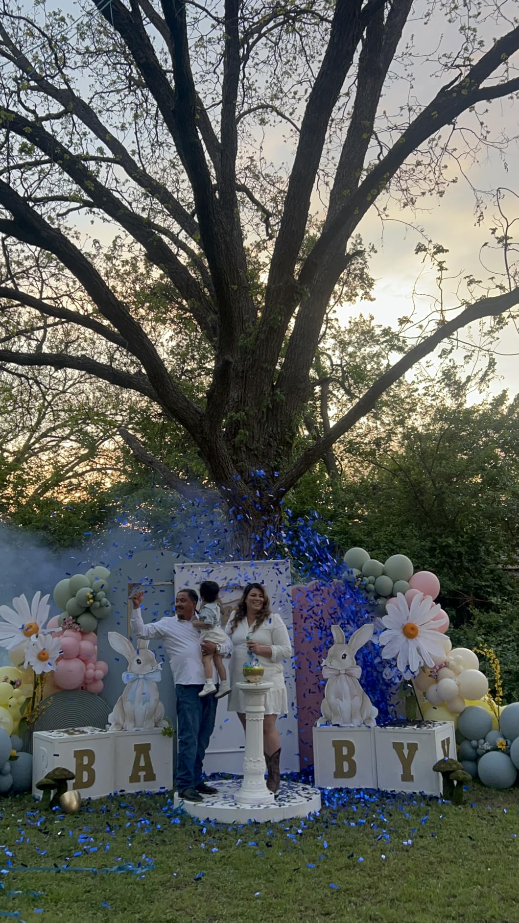 1500W Professional Confetti Machine RGB 12LEDs Cannon Machine Electric Confetti Launcher Confetti Tubes W/Wireless Remote & DMX, for Special Event, Parties, Club, Wedding, Concerts customer photo 1