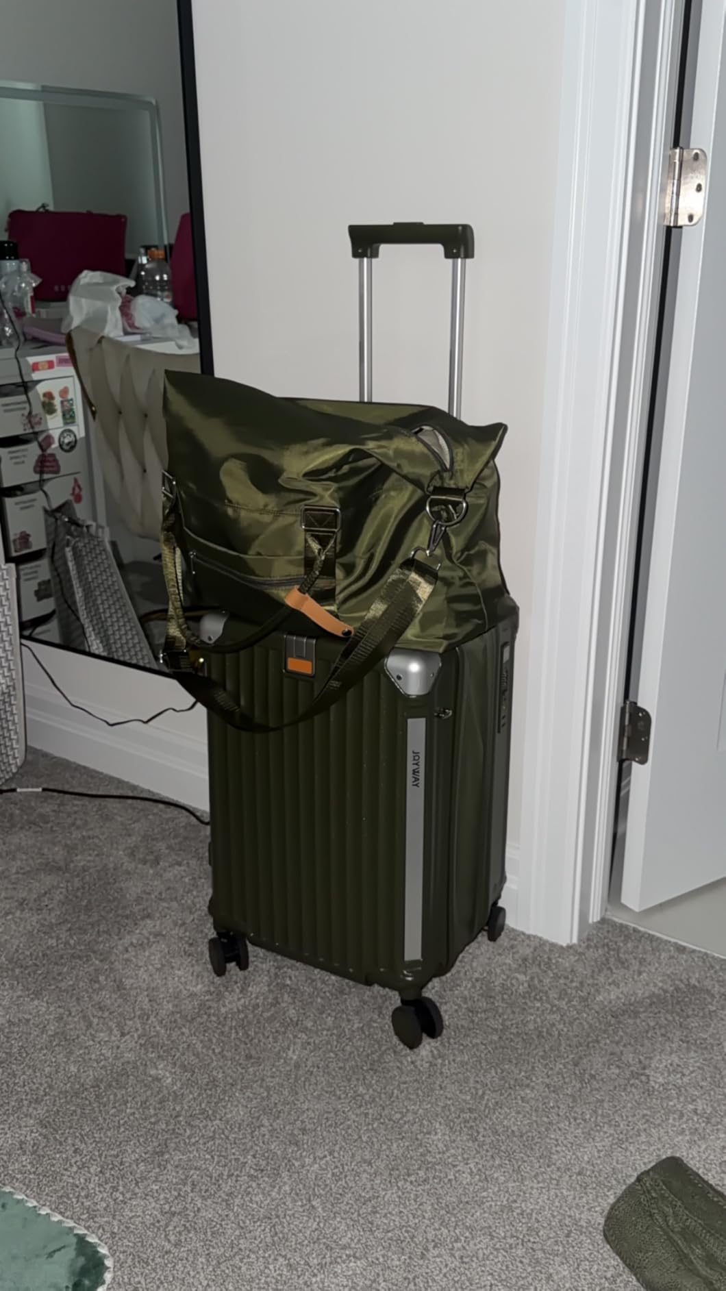 Carry On Luggage, Expandable Suitcase with Smart Cup Holder and USB Port, 20 IN Hardside Checked with TSA Lock Spinner Double Wheels, Black customer photo 2