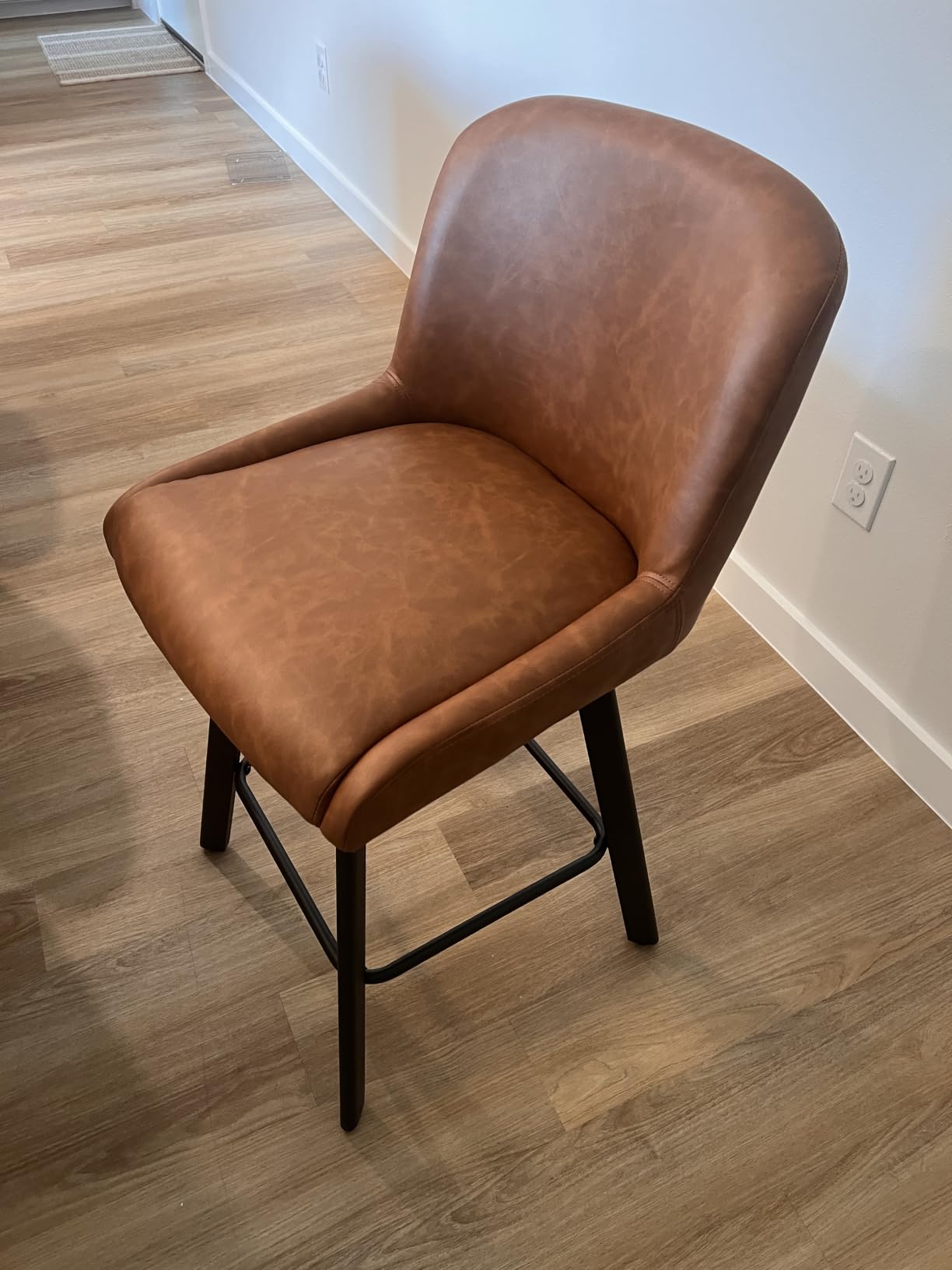 SAECKBERG Swivel Bar Stools Set of 2, 26''H Upholstered Barstools with Backs, Modern Counter Height Bar Stool Chairs for Kitchen Island, Metal Legs, Faux Leather, Brown Counter Stools customer photo 1
