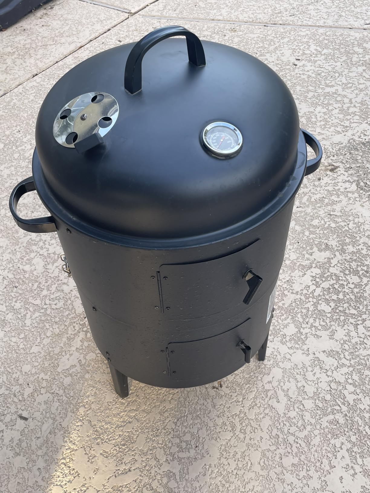 Amazon Basics 16 inch Vertical Charcoal Outdoor Smoker, BBQ Grill, with Built-in Thermometer, 2-Layer Design, Adjustable Air Supply Control, Black customer photo 2