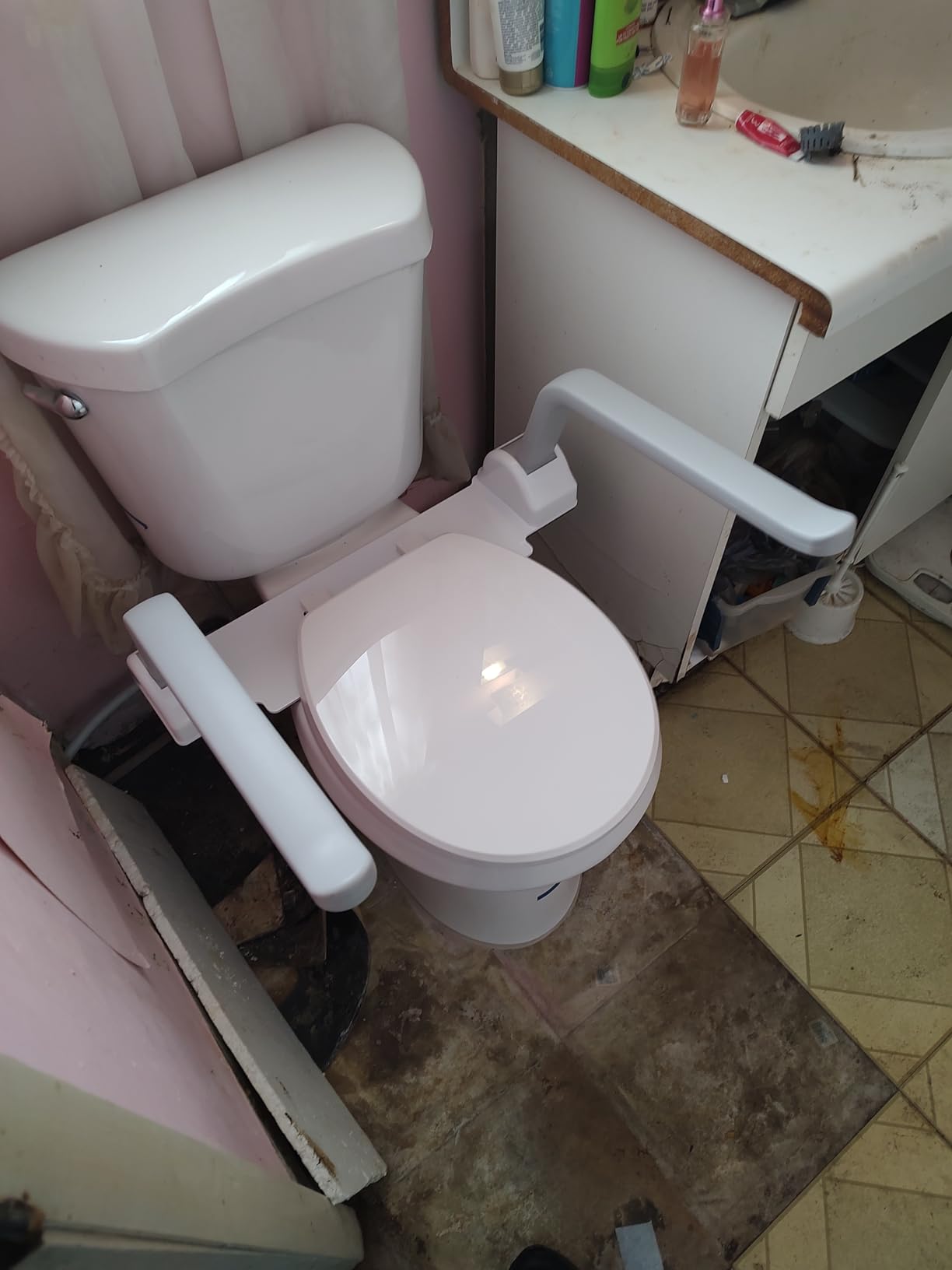 ZEAGUS Toilet Safety Rails for Seniors, 500lb Heavy-Duty Toilet Safety Frame, Grab Bars, 60 Adjustable & Space-Saving Toilet Assist Arms, Toilet Handles for Elderly, Disabled, and Mobility Impaired customer photo 1