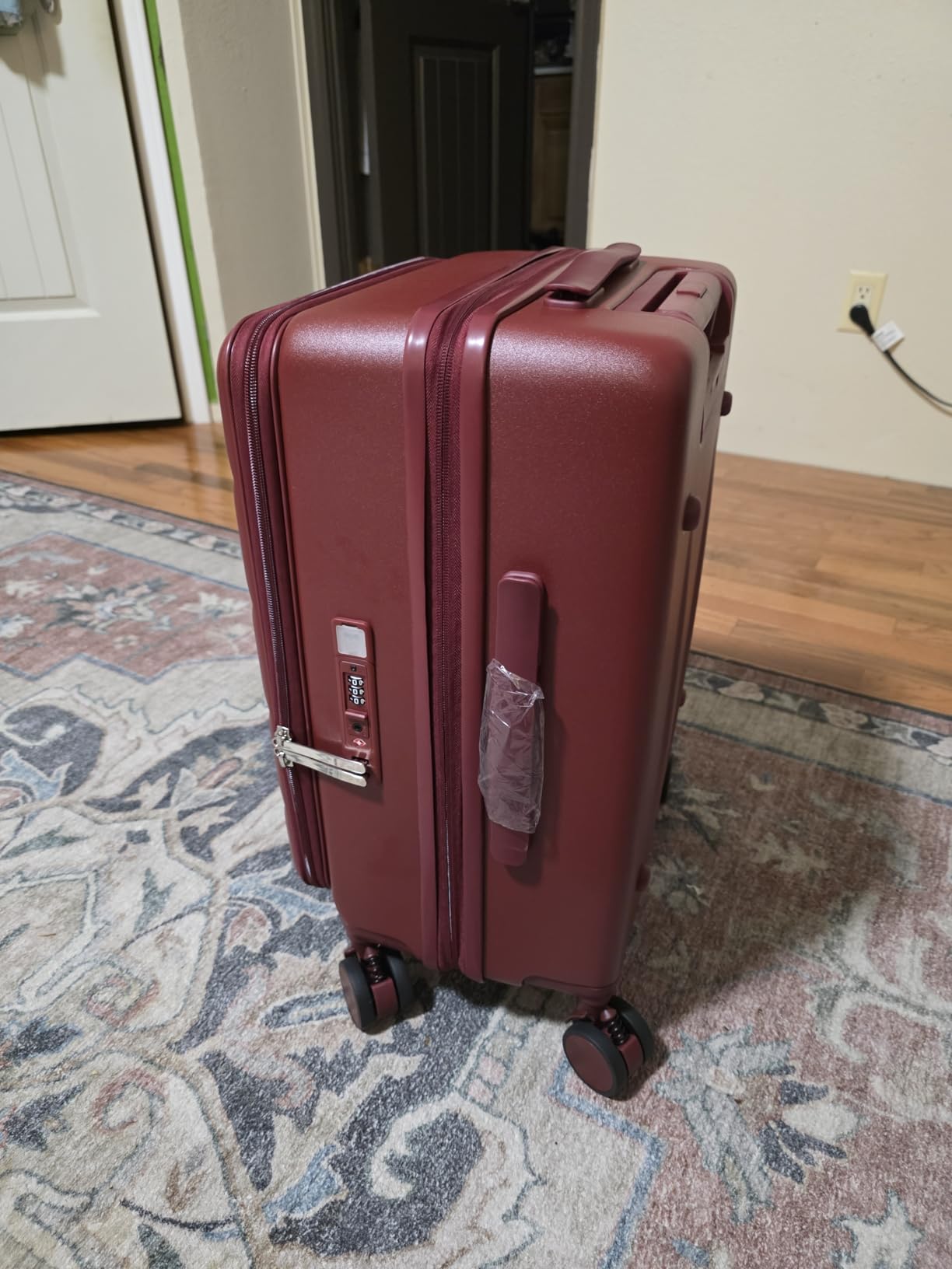 Expandable 20Inch Carry On Luggage Airline Approved - Top Opening Hardside Travel Suitcase Unbreakable - with Cup Holder, USB Charge, Side Pothook, 360 Spinner Wheels, TSA Lock - White customer photo 2